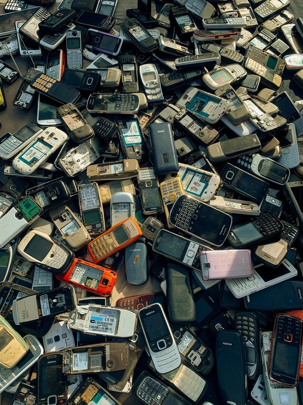 Le cours de l'or : recyclage des métaux précieux dans nos téléphones